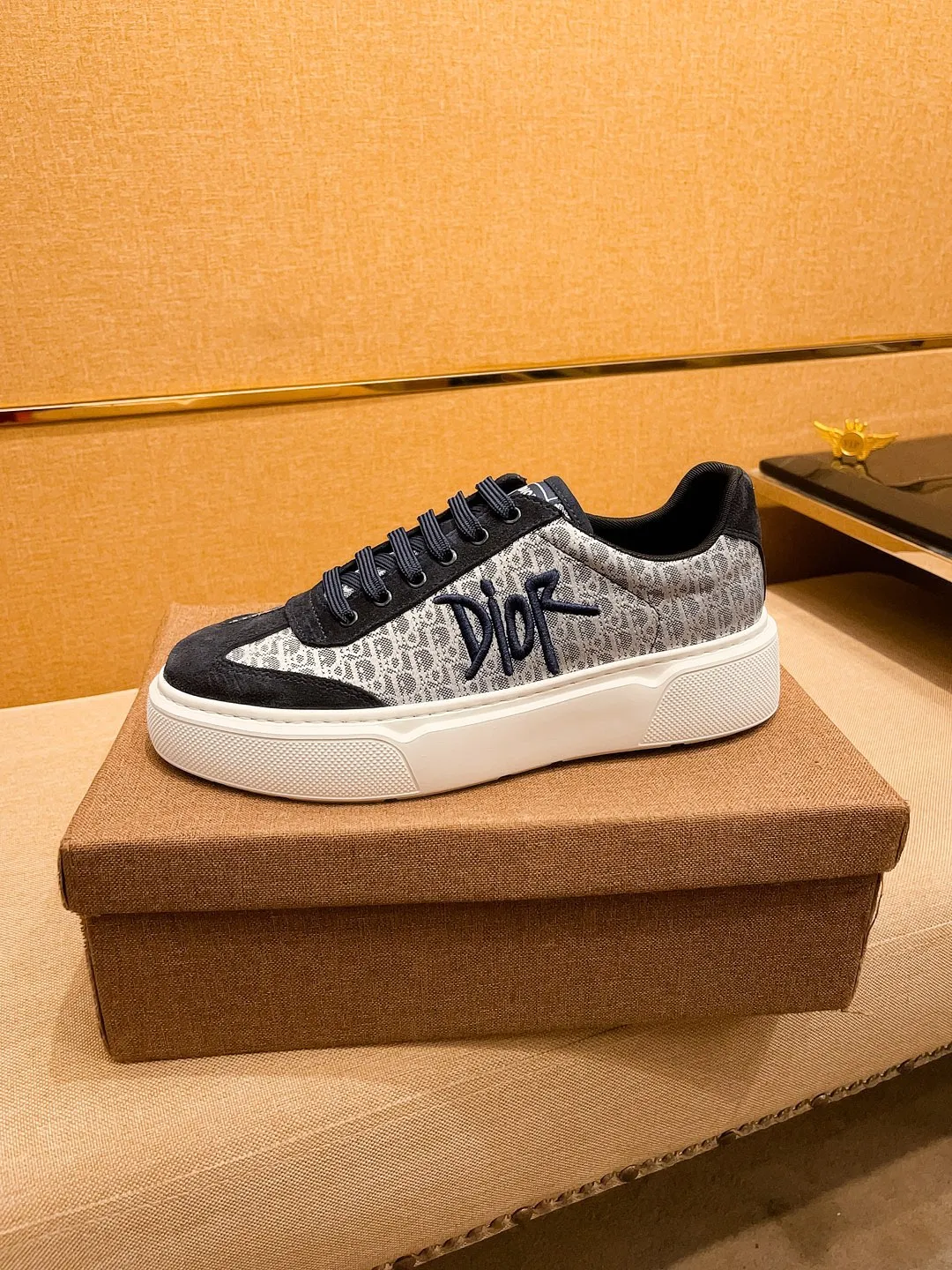 Men's shoes💰 400💰🔥【Dior】🔥Men's high-end brand of shoes official website 1:1 latest masterpiece: the upper is made of Italian imported first-layer cowhide with a comfortable and breathable lining➕original non-slip and wear-resistant outsole🔥, making walking more convenient and comfortable! An exclusive new model, a stunning work, a beautiful 1:1 replica [color] compared to the official quality! Create a fashionable personality to set off your uniqueness! A must-have for trendy men! Classic🔥Size: 38-44 Color: 🔥Multiple colors available🔥